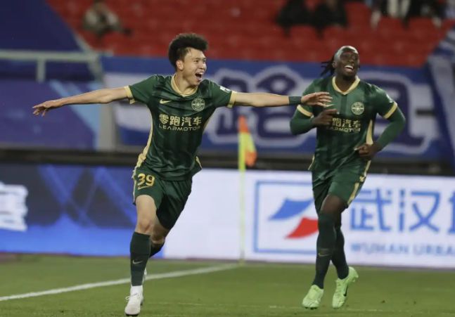 王鈺棟18歲首露鋒芒，國足中超雙首秀，或成關鍵戰奇才。