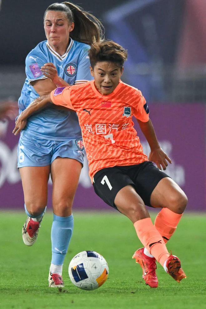 武漢女足奪冠，捧亞冠金杯！