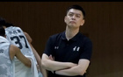 楊鳴：球員情深斗志高，家鄉(xiāng)榮耀令人傲。